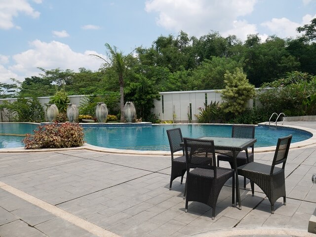 swimming pool vasana residence