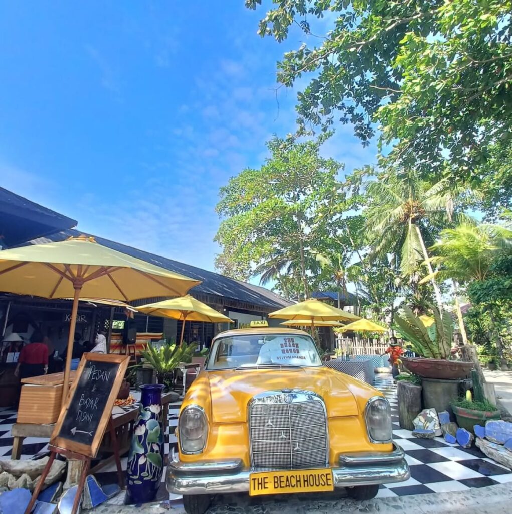 Cafe Balikpapan - The Beach House